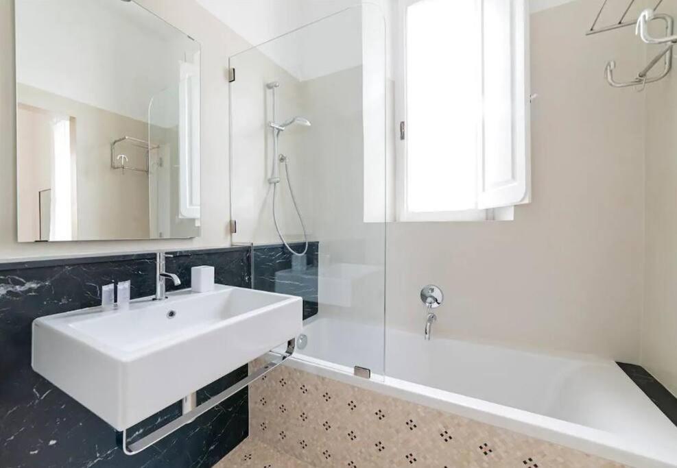 Elegant And Spacious In - Metro B1 Apartamento Roma